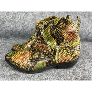Kelsie Dagger Bootie Women's 6.5 Green Snakeskin Pull On Almond Toe